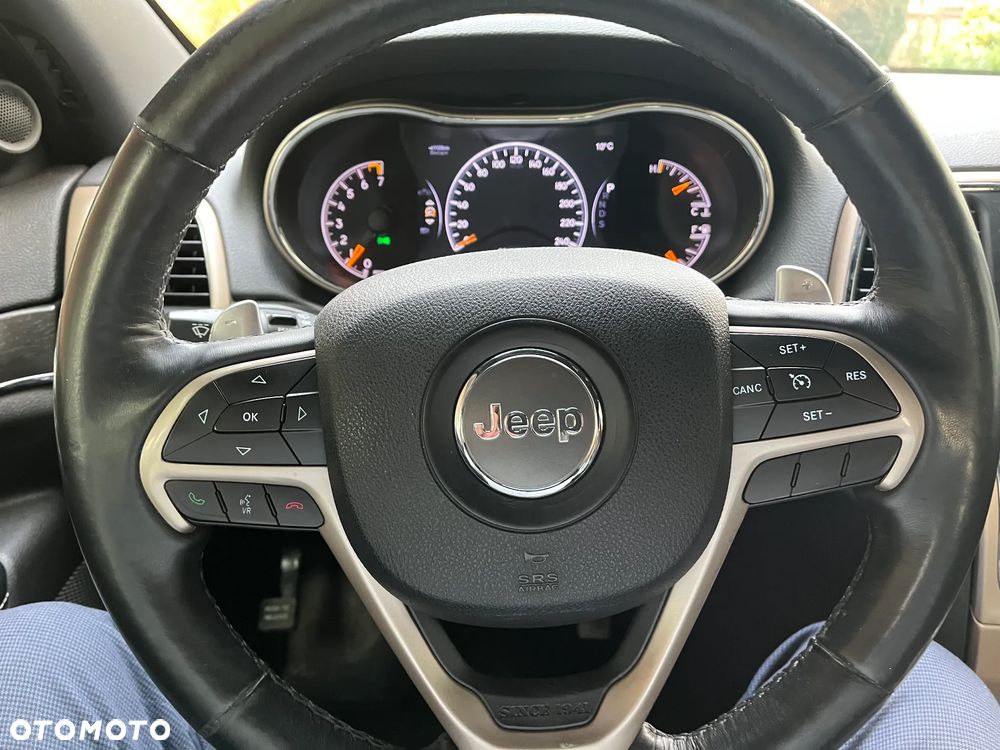Jeep Grand Cherokee - 33