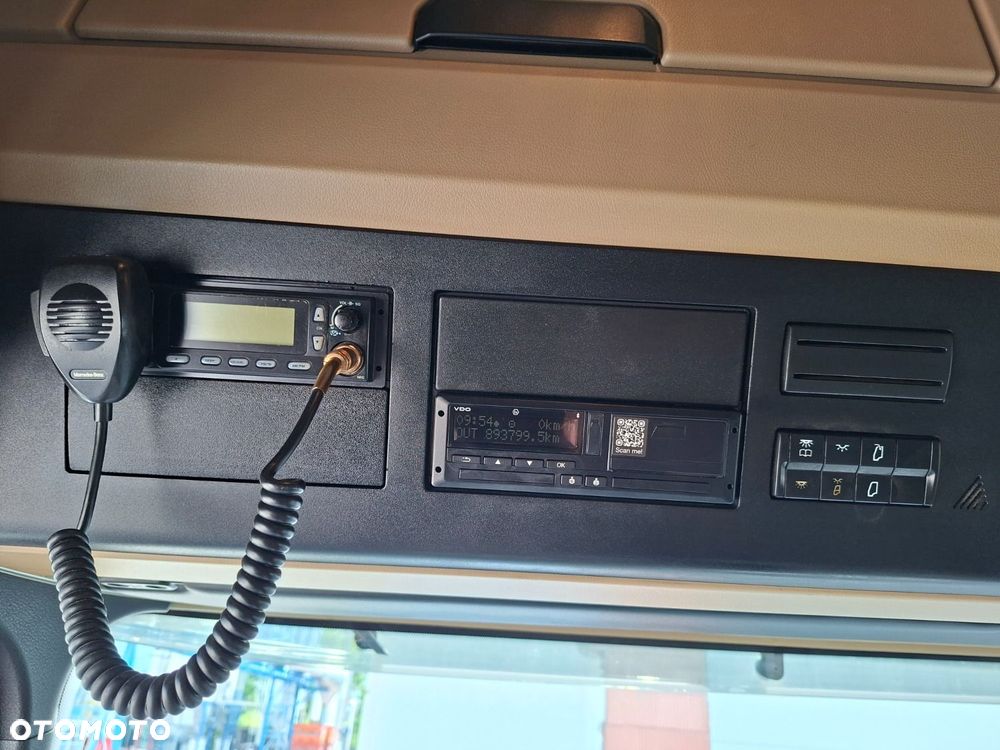 Versalift Actros 1845 - 25