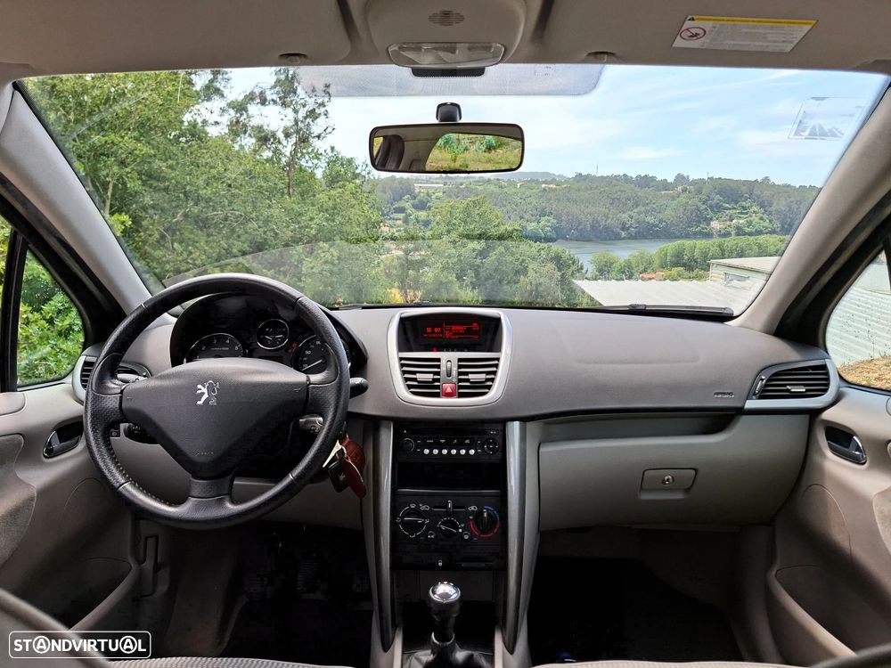 Peugeot 207 1.4 16V Premium - 8