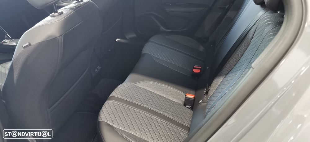 Peugeot e-2008 54 kWh Allure — fotografia 13
