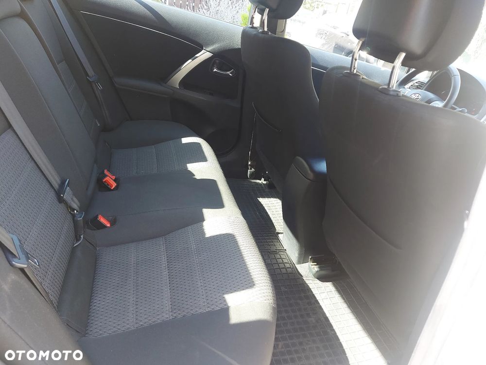 Toyota Avensis - 16