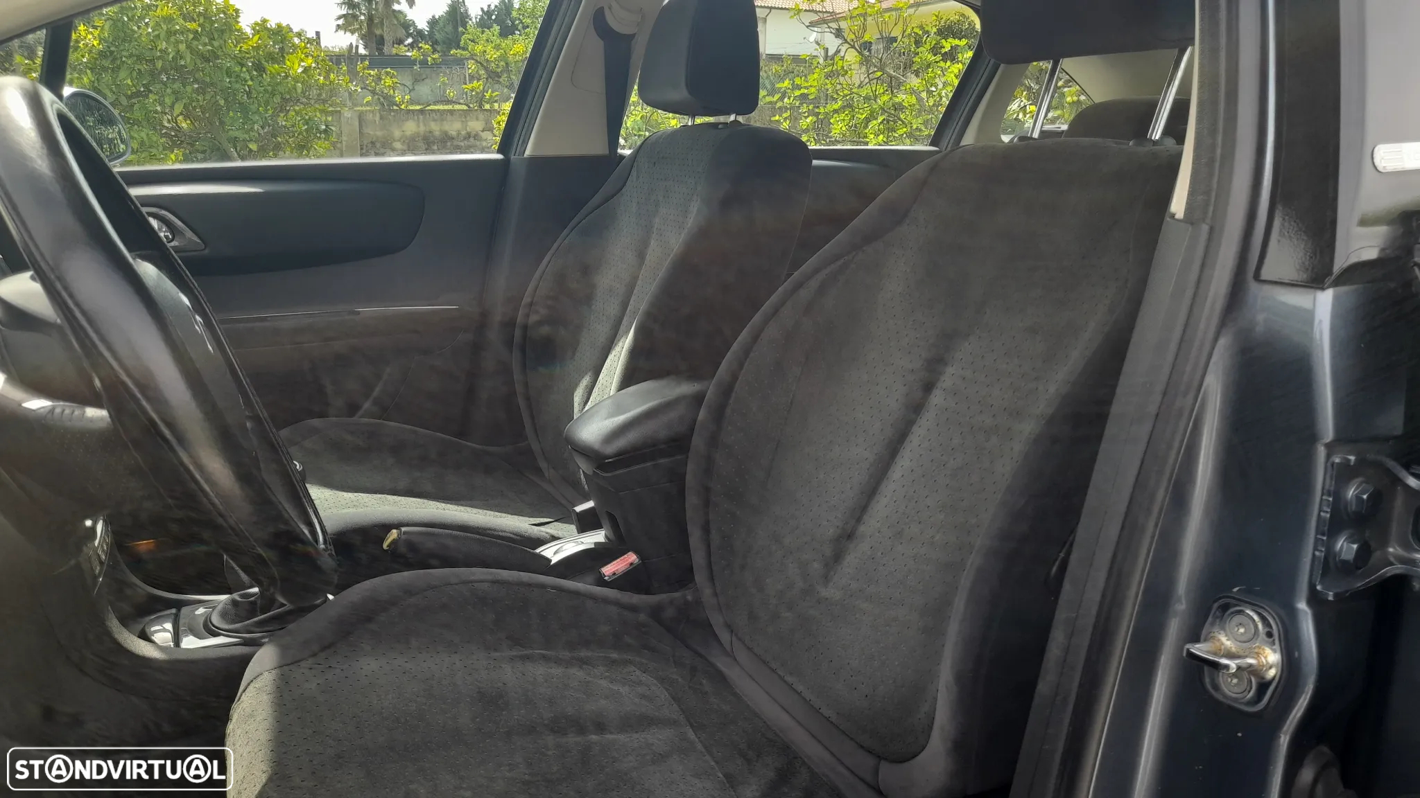 Citroën C4 1.6 HDi 110 Exclusive - 16