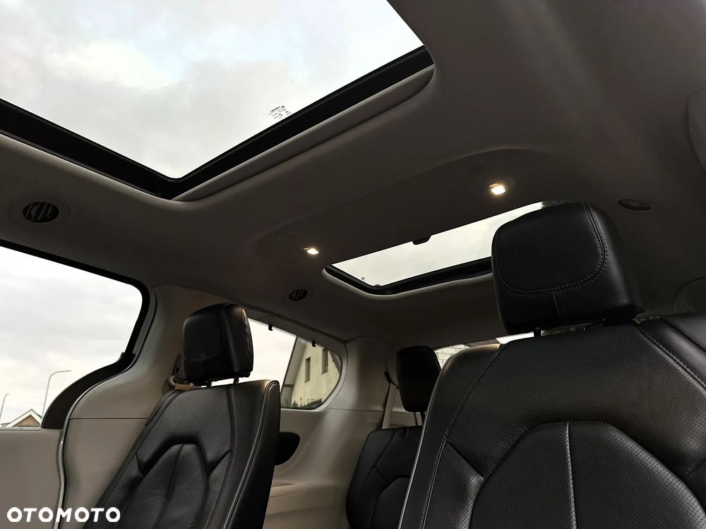 Chrysler Pacifica - 21