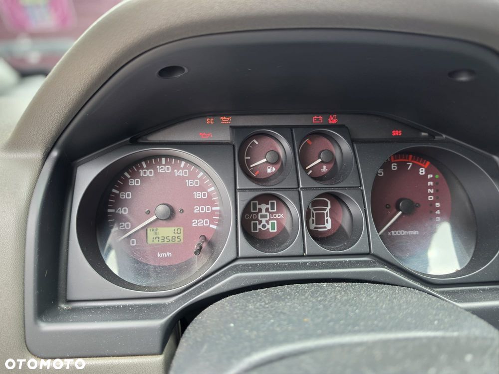 Mitsubishi Pajero - 13