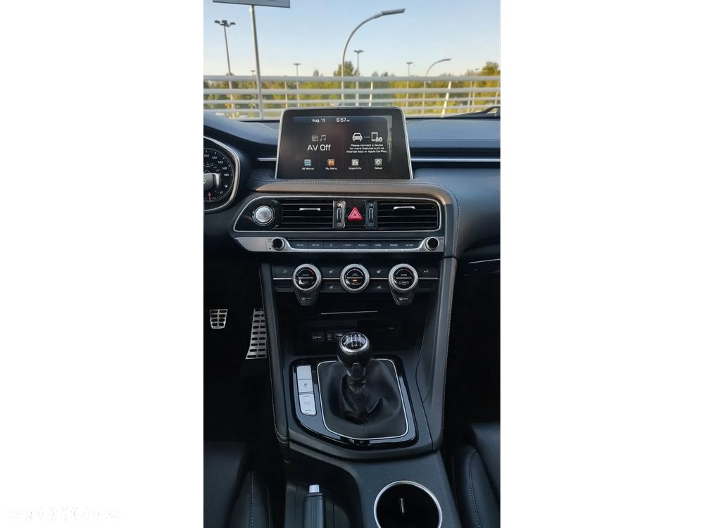 Genesis G70 - 11