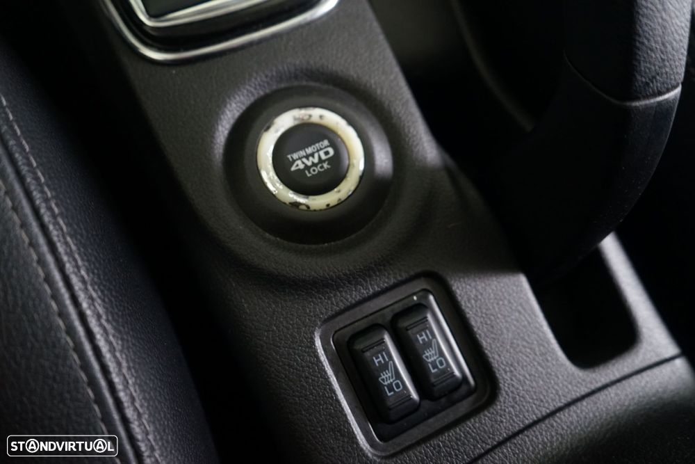 Mitsubishi Outlander 2.0 4WD Plus - 31