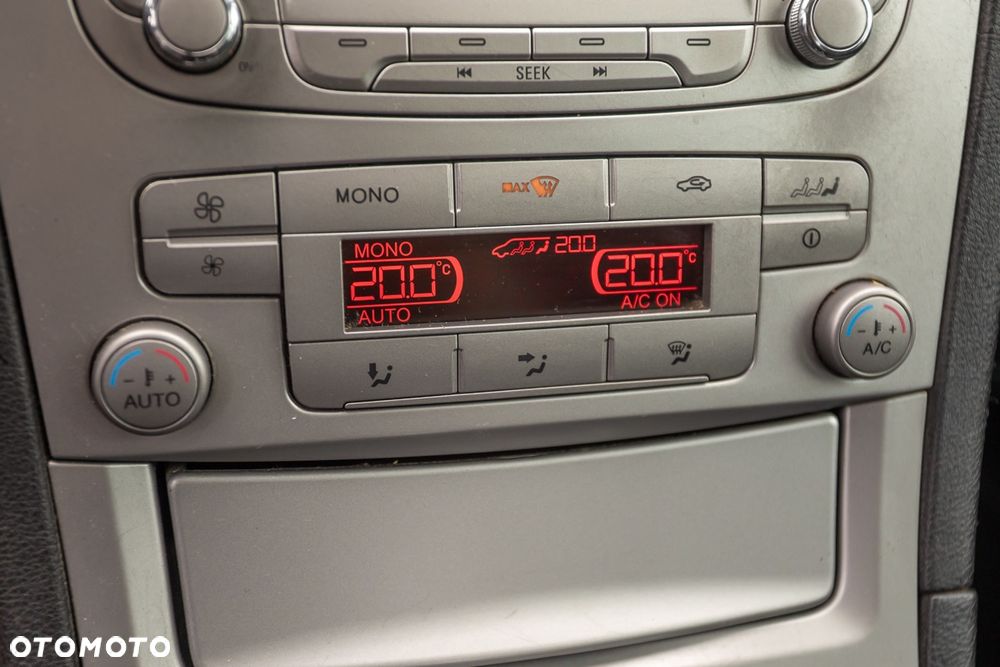Ford Galaxy 2.2 TDCi Titanium - 25
