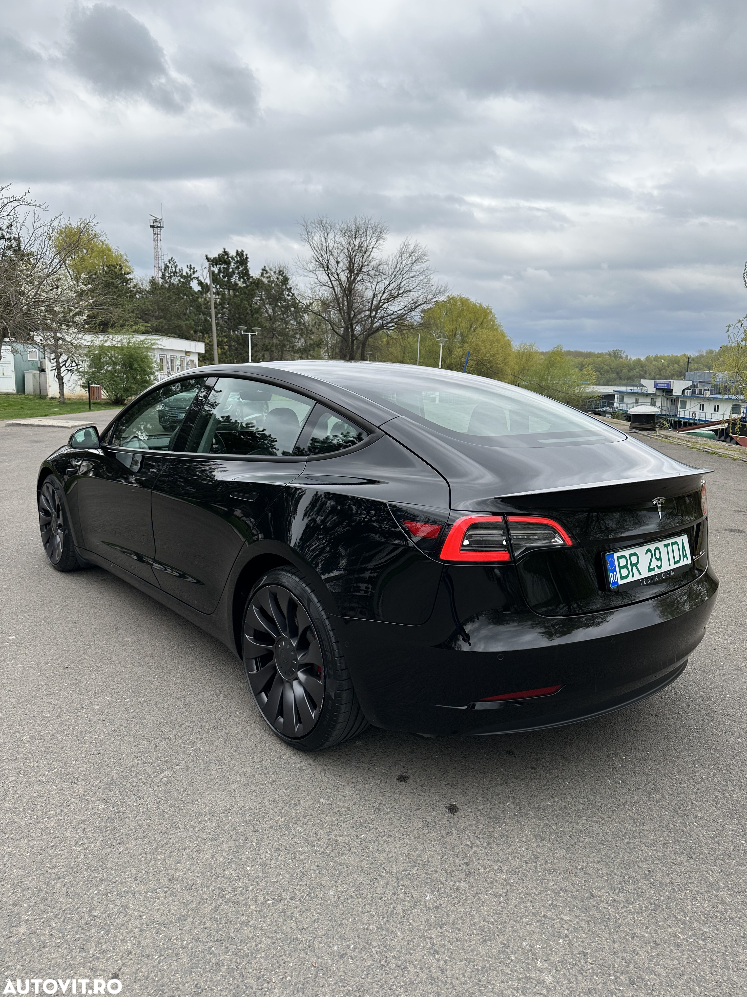 Tesla Model 3 Performance - 4