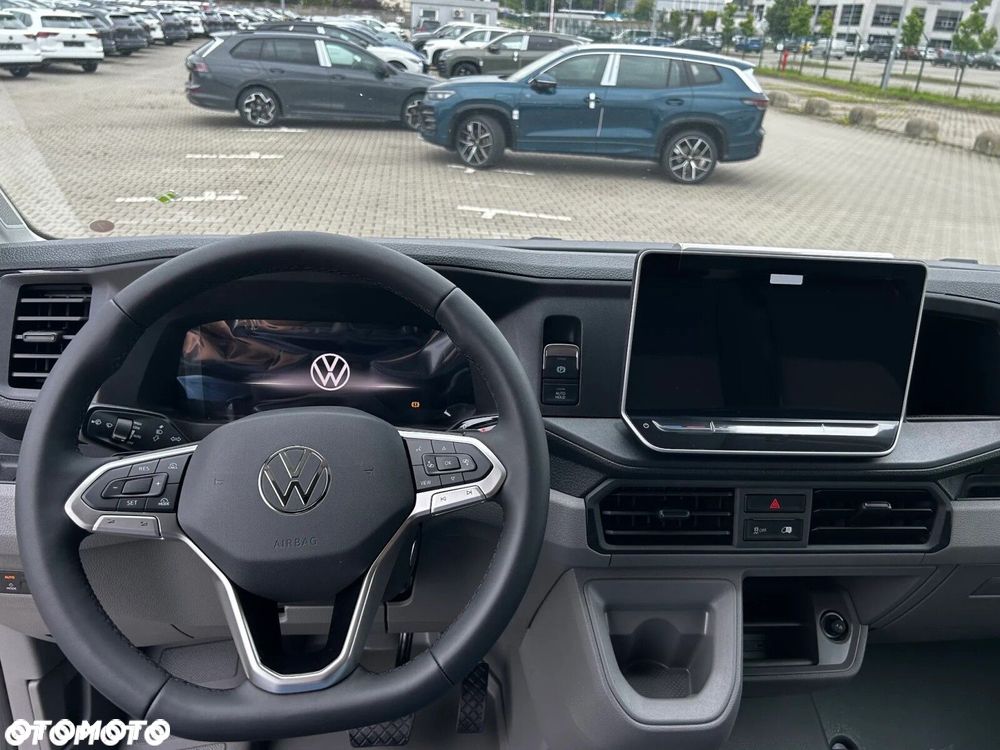 Volkswagen Crafter 35 Furgon z wysokim dachem silnik: 2,0 l EU6 SCR 177 KM / skrzynia biegów: 4MOTION automatyczna 8-biegowa rozstaw osi: 4490 mm - 8