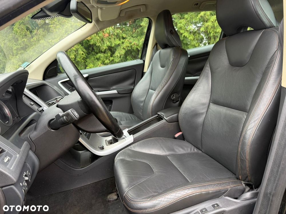 Volvo XC 60 D5 AWD Momentum - 11