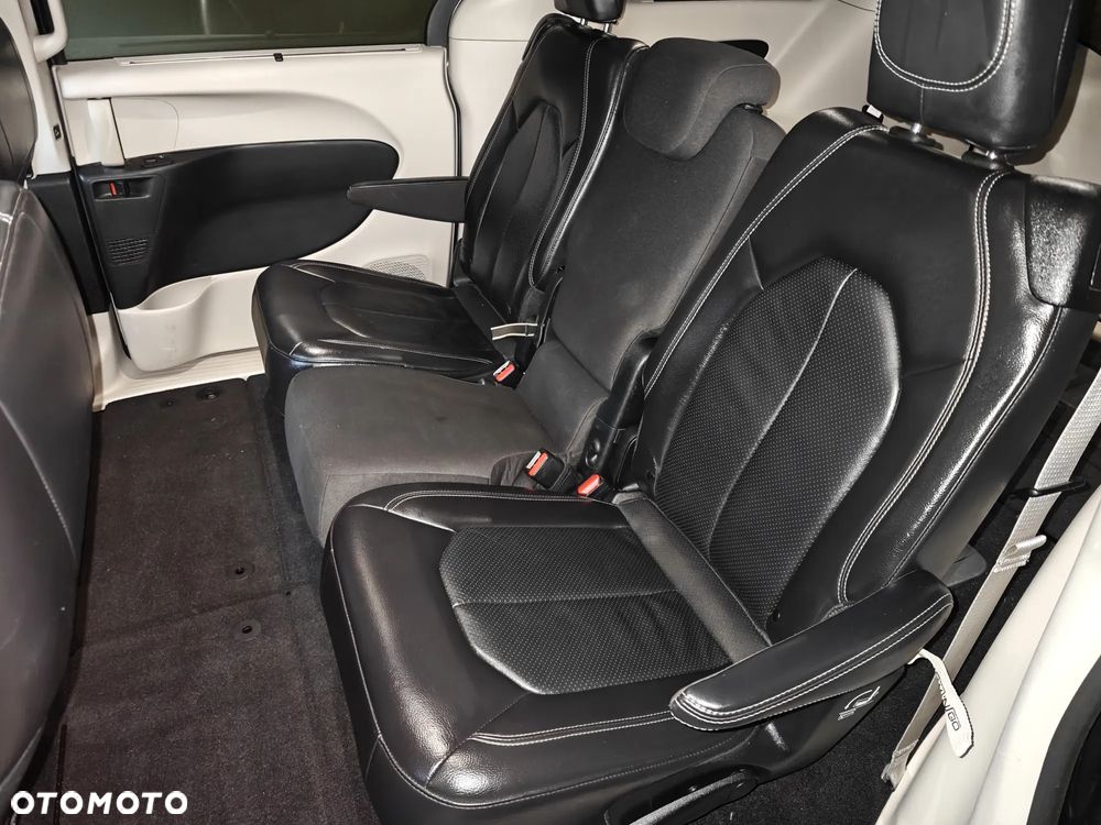 Chrysler Pacifica - 12