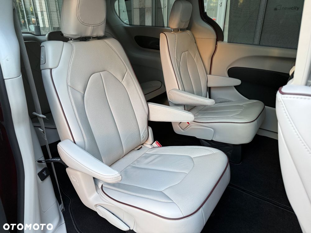 Chrysler Pacifica - 24