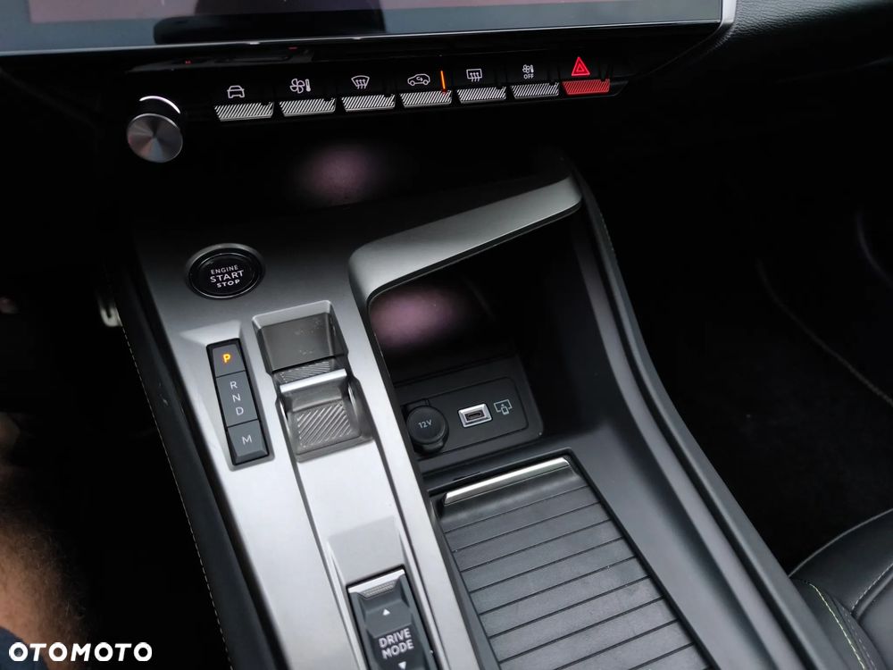 Peugeot 408 HYBRID 136 e-DSC6 GT - 12