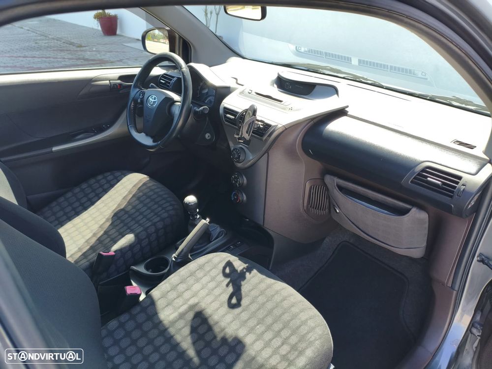 Toyota iQ 1.4 D-4D + - 25