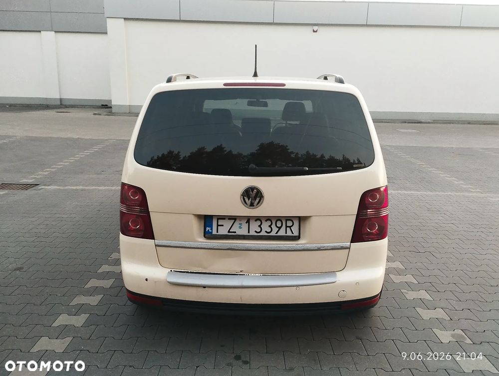Volkswagen Touran 1.9 TDI Trendline DSG - 5