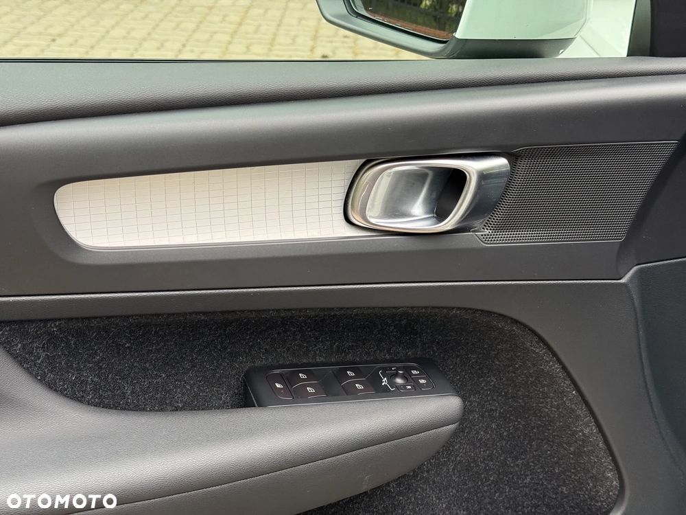 Volvo XC 40 T4 AWD Momentum - 12