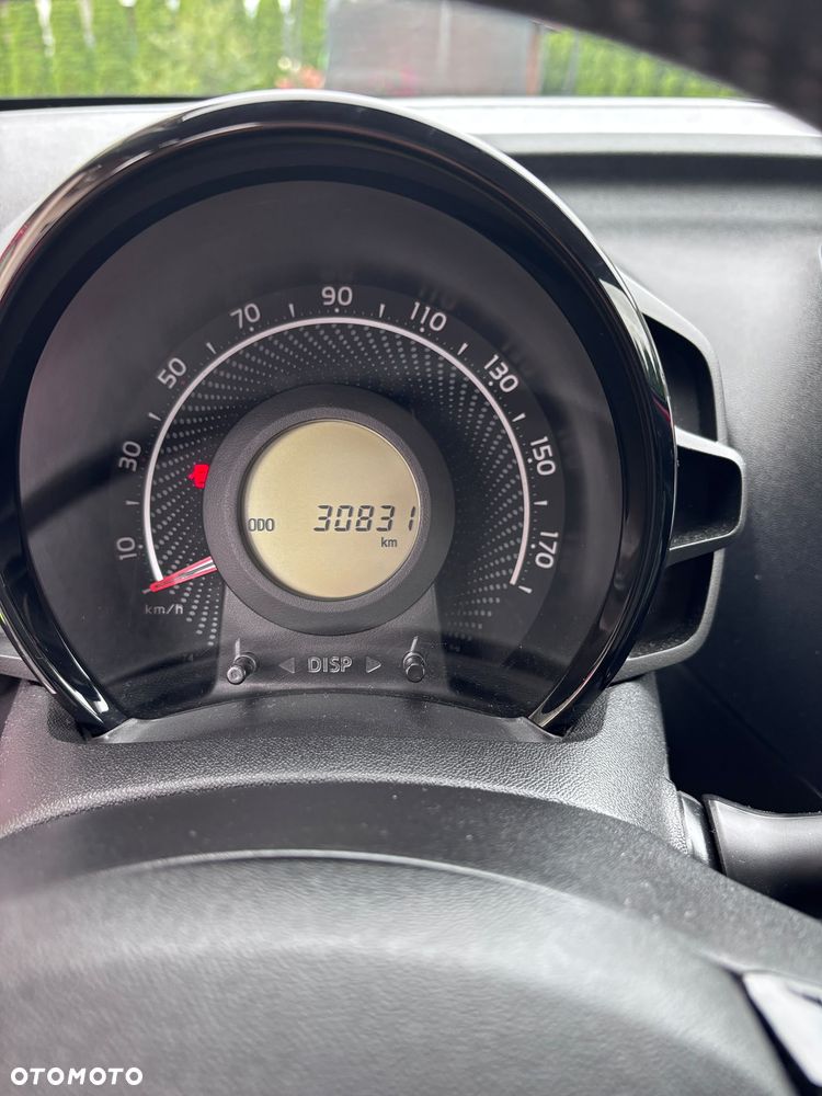 Toyota Aygo x-play - 12