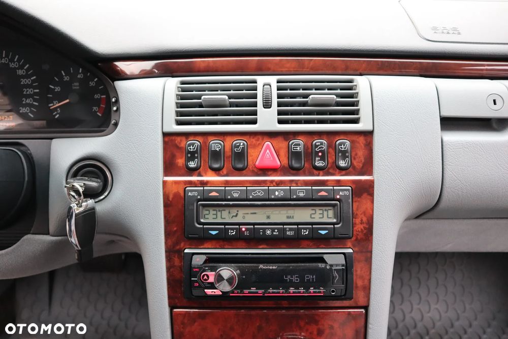 Mercedes-Benz Klasa E 320 Elegance - 17