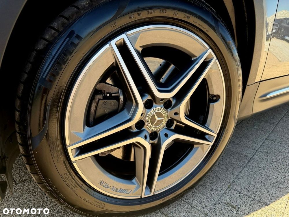 Mercedes-Benz GLB - 11