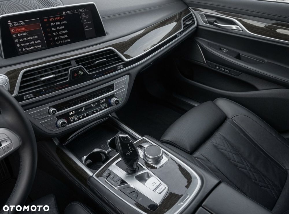 BMW Seria 7 740Li - 11