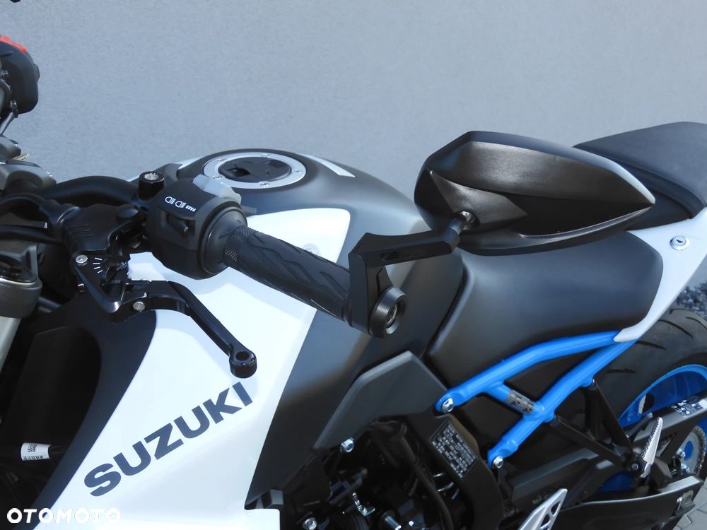 Suzuki GSX - 24