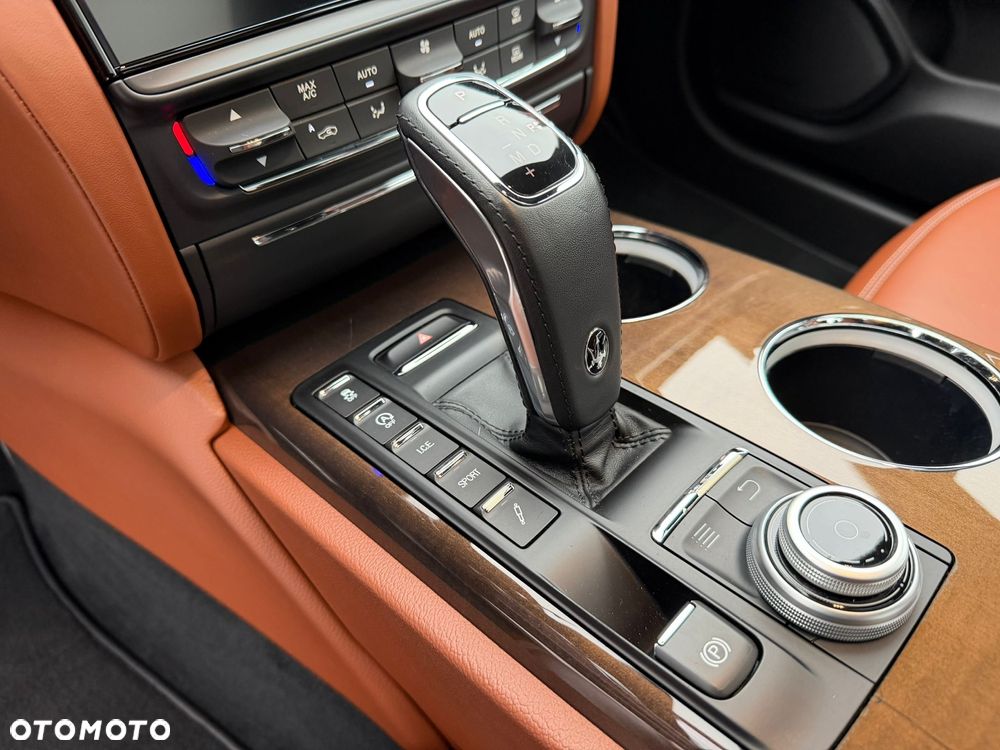 Maserati Quattroporte Q4 GranLusso S - 11