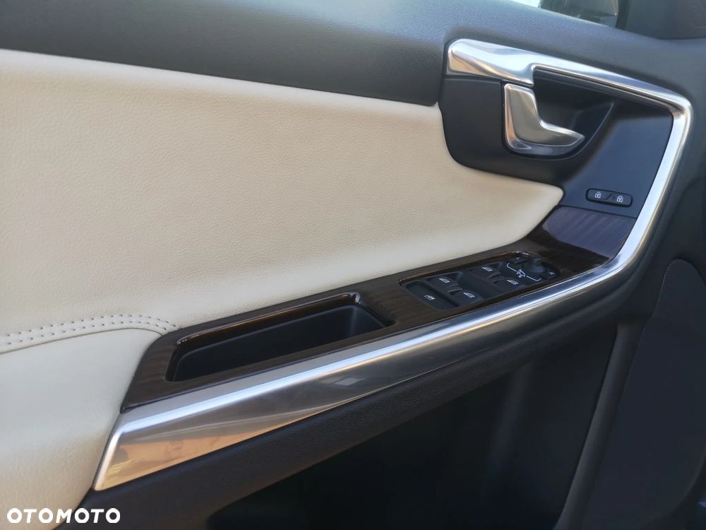 Volvo V60 Cross Country T5 AWD Summum - 17