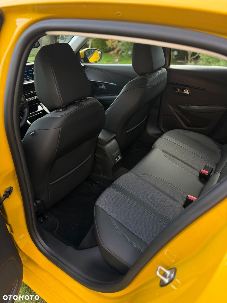 Peugeot 208 - 12