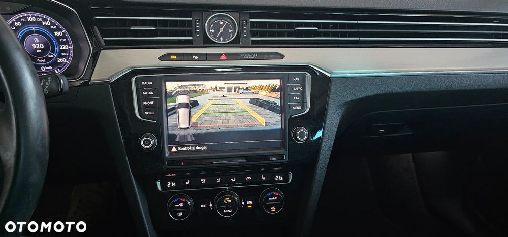 Volkswagen Passat Variant 2.0 TDI SCR 4Motion DSG Highline - 27