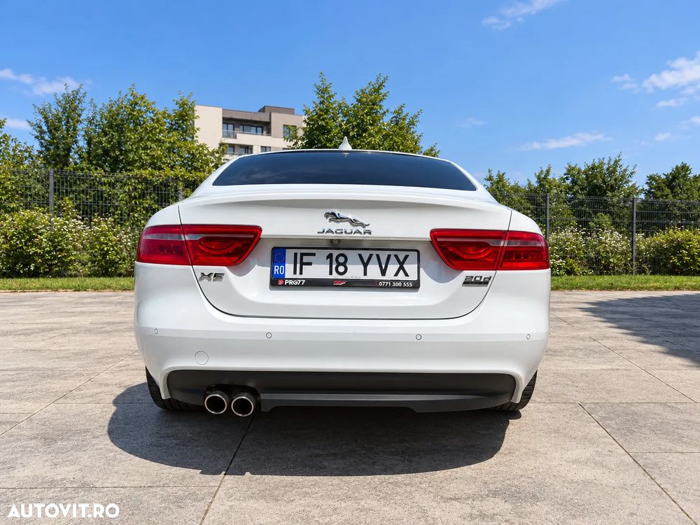 Jaguar XE 2.0 AWD R-Sport - 12