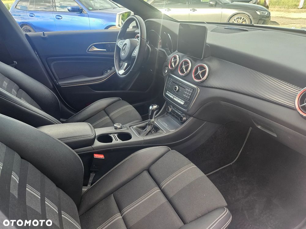 Mercedes-Benz CLA 200 UrbanStyle Edition - 19