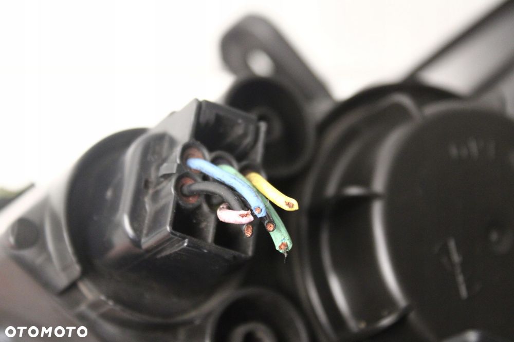 KIA CEED I 06R- REFLEKTOR LAMPA PRAWY PRZÓD PRAWA PRZEDNIA - 11