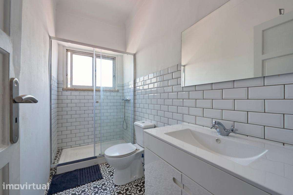 Quarto - localizado em Amadora Lisbon - Grande imagem: 3/24