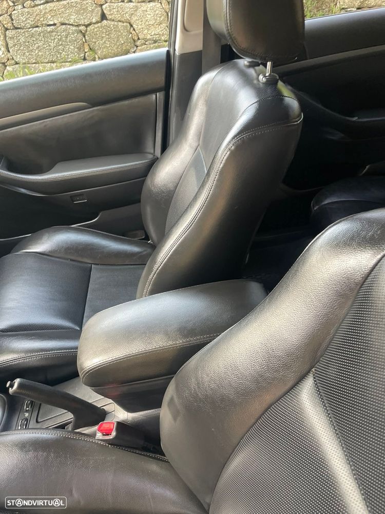 Toyota Avensis SW 2.2 D-4D Premium - 11