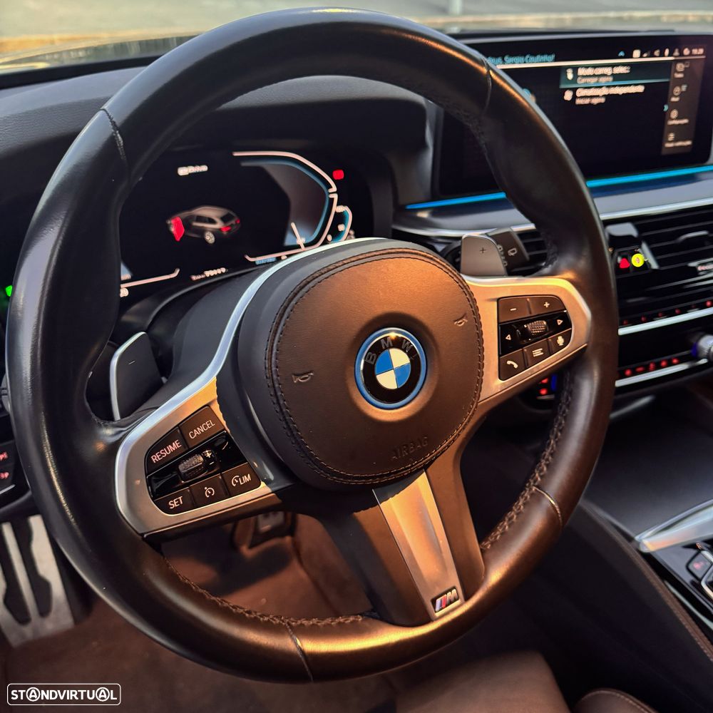 BMW 530 e Pack Desportivo M - 13