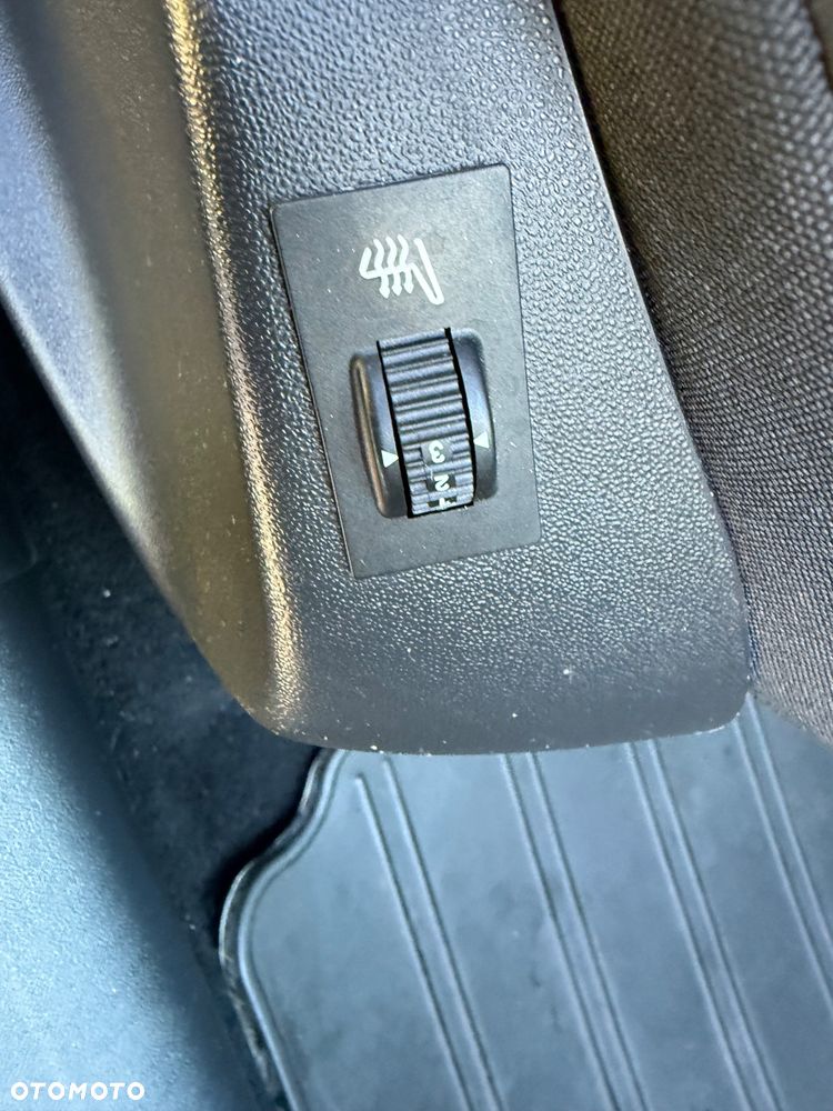 Peugeot 2008 PureTech 130 Stop&Start EAT6 Allure - 32
