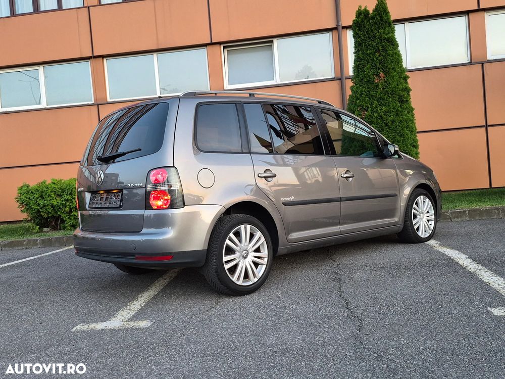 Volkswagen Touran 2.0 TDI Highline Aut - 2
