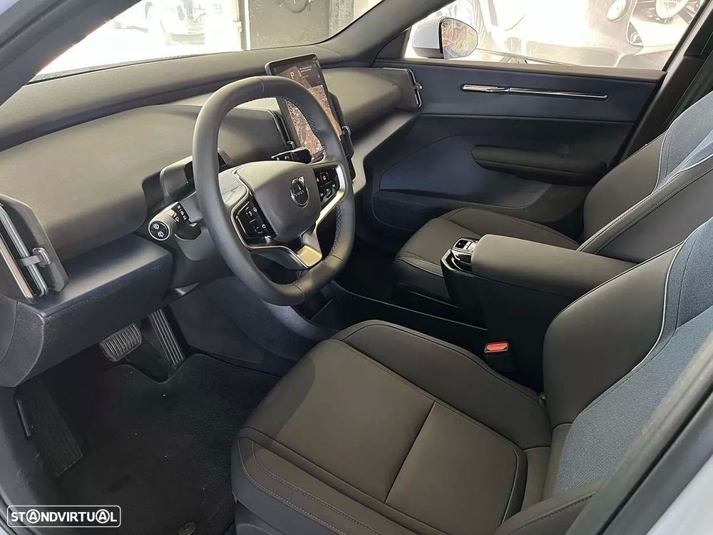 Volvo EX30 Single Motor Extended Range RWD Ultra - 7