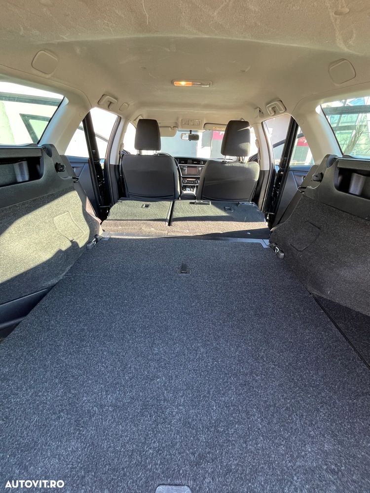 Toyota Auris 1.8 L VVT-i Sol+ - 17