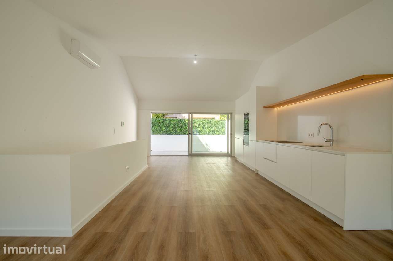 Moradia Triplex T3+1 com Garagem, Varandas e Espaço Exterior - CO - Grande imagem: 4/29
