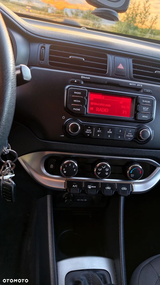 Kia Rio 1.2 L - 13