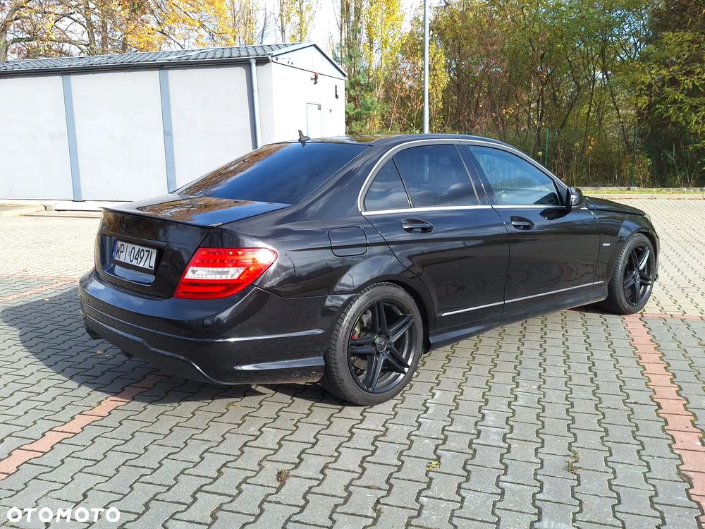 Mercedes-Benz Klasa C 180 CGI BlueEFFICIENCY Avantgarde - 5