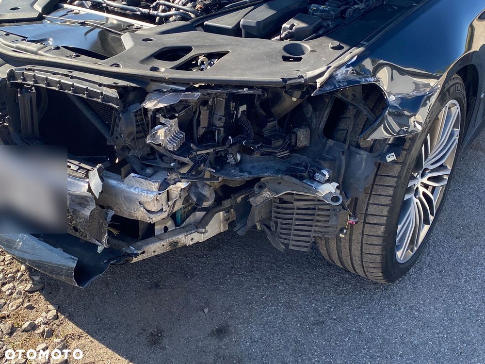 BMW Seria 5 M550i xDrive sport - 11