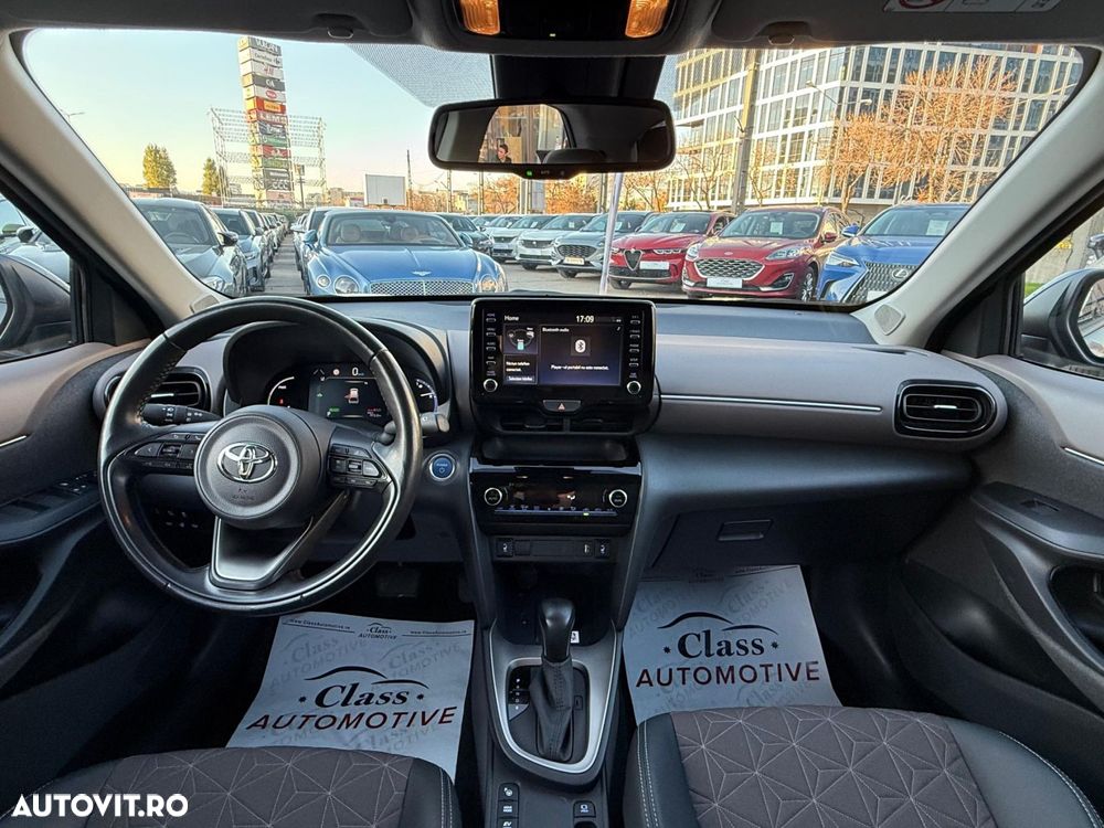 Toyota Yaris Cross 1.5 VVT-i HSD 4x2 Exclusive Elegant - 4