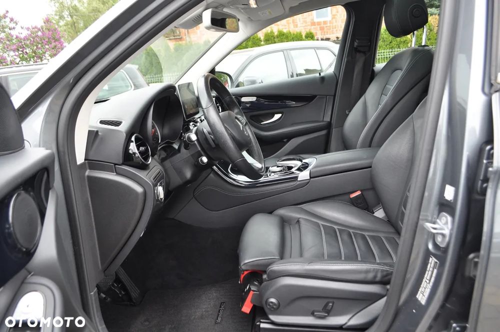 Mercedes-Benz GLC 350 e 4Matic 7G-TRONIC AMG Line - 14