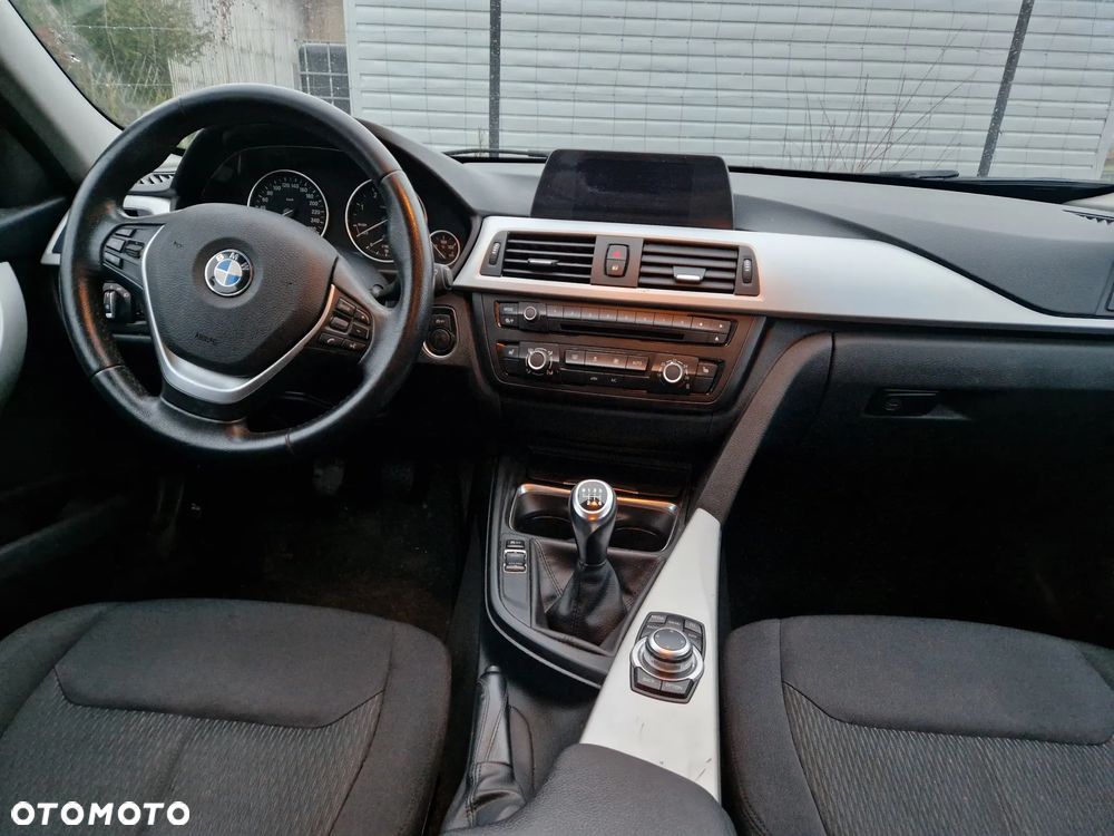 BMW Seria 3 318d Sport Line - 3