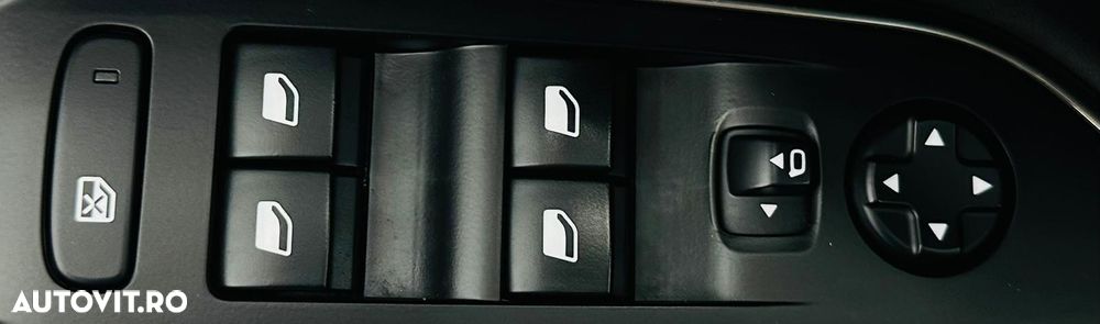 Peugeot 5008 PureTech 130 Stop & Start Allure Business-Paket - 12