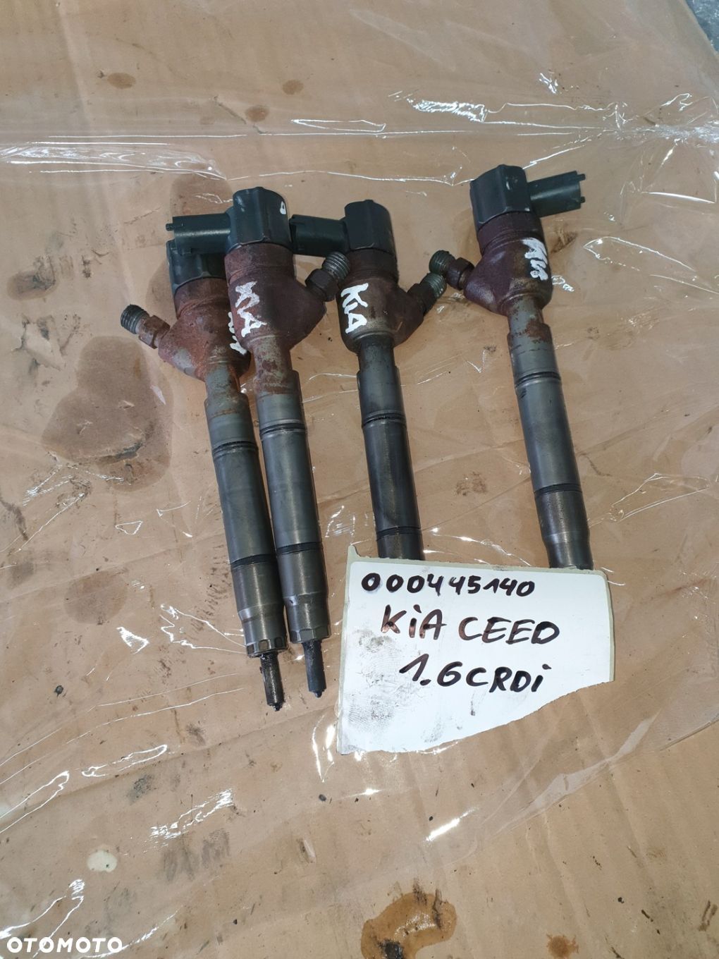 KOMPLET WTRYSKIWACZY KIA CEED 1,6CRDI 33800-2A400 - 1