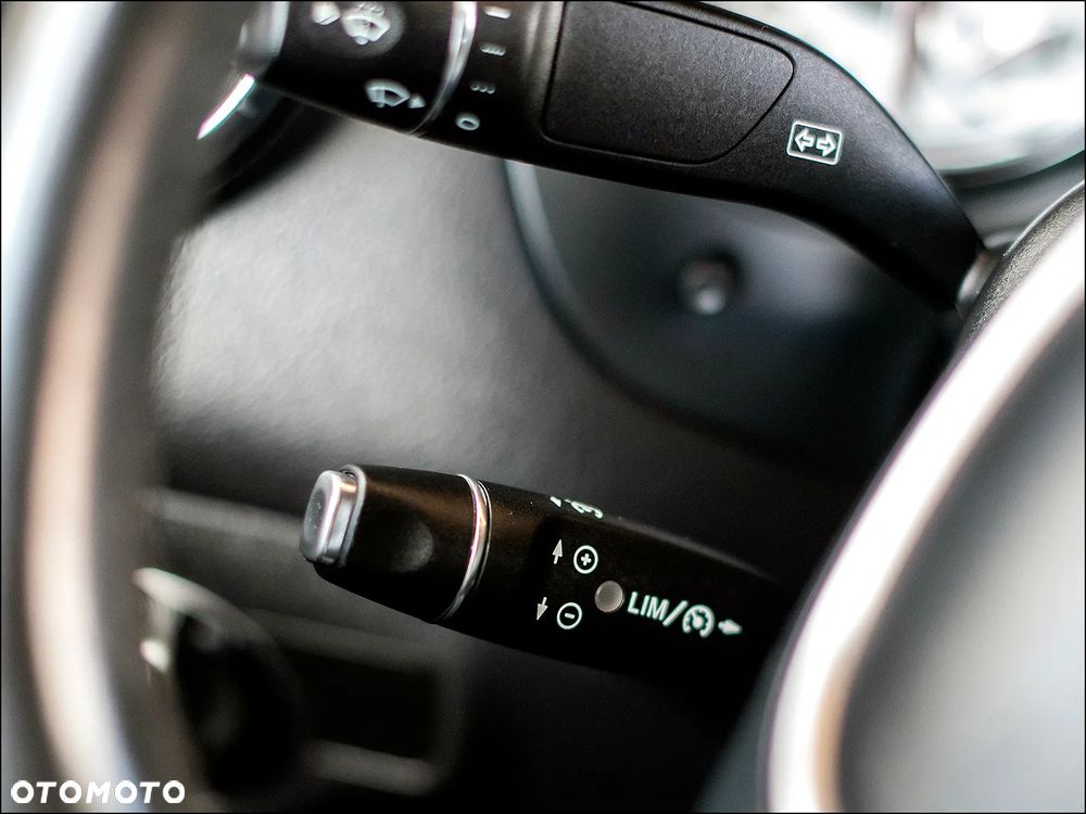 Mercedes-Benz CLA 180 7G-DCT Urban - 20