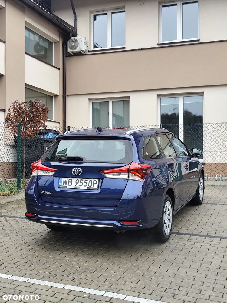 Toyota Auris 2017 photo 2